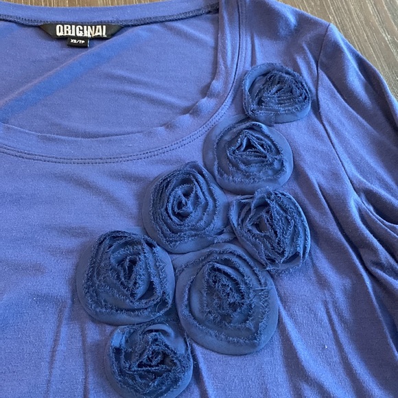 Nicole Miller original ladies three-quarter sleeve blouse.  Size XS. - Picture 7 of 10